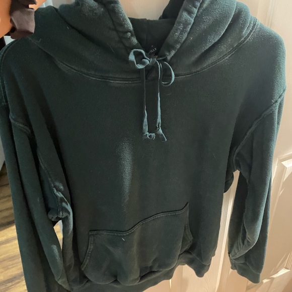 cute green brady sweater! - Picture 1 of 3